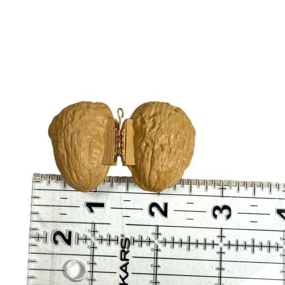 1991 Hallmark Nutshell Nativity Ornament Wise Men & Baby Jesus MIB Vintage - Picture 7 of 10